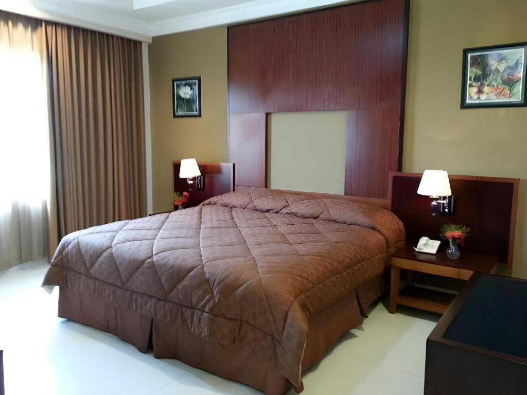 Wonua Monapa Hotel Resort Kendari Exterior photo