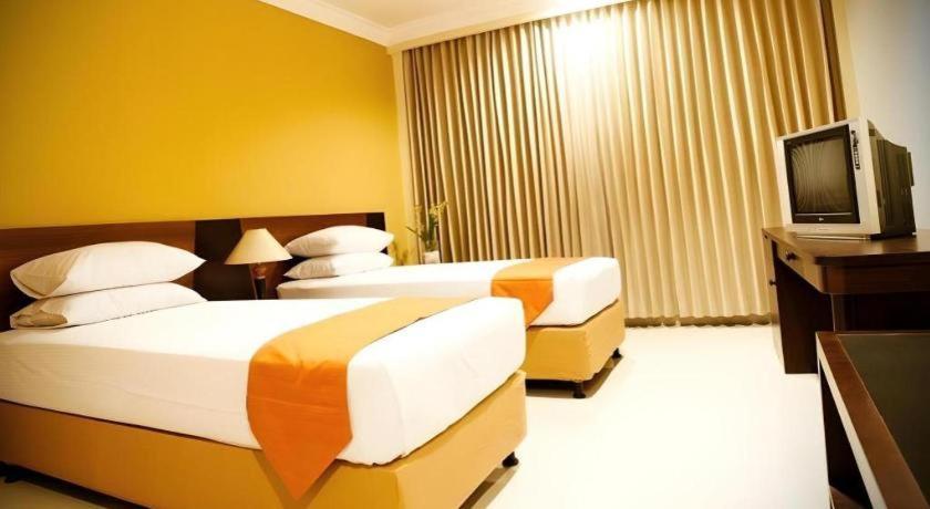 Wonua Monapa Hotel Resort Kendari Exterior photo