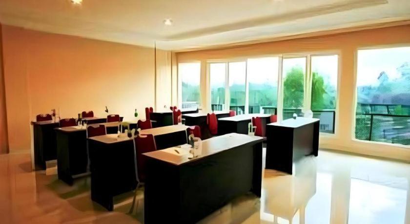 Wonua Monapa Hotel Resort Kendari Exterior photo