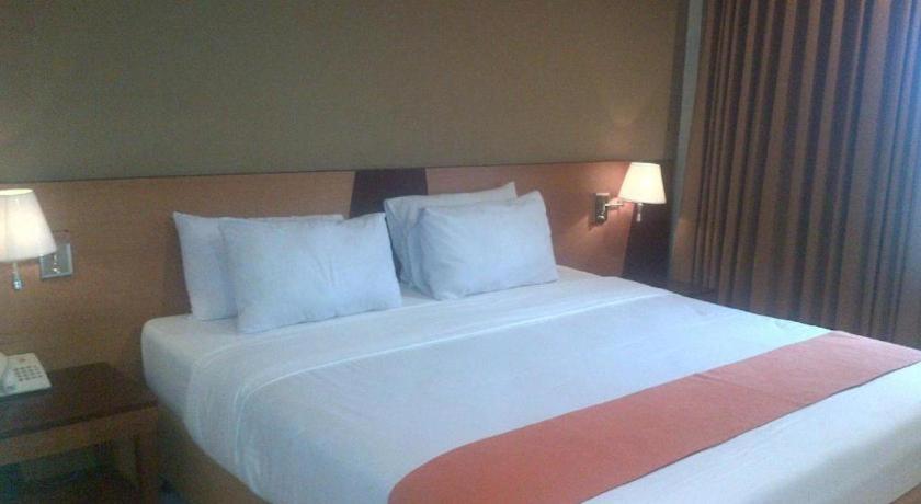 Wonua Monapa Hotel Resort Kendari Exterior photo